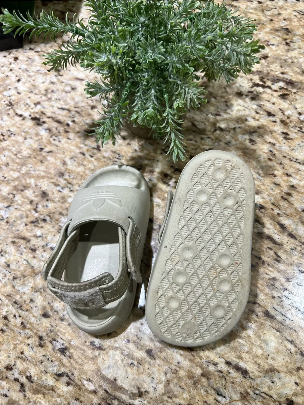 Adidas Beige Toddler Trefoil Slide Sandals with Adjustable Back Strap 7K